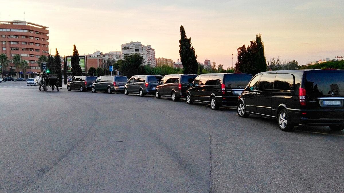 ¿Qué tipo de alquiler de coches de lujo con conductor me conviene?