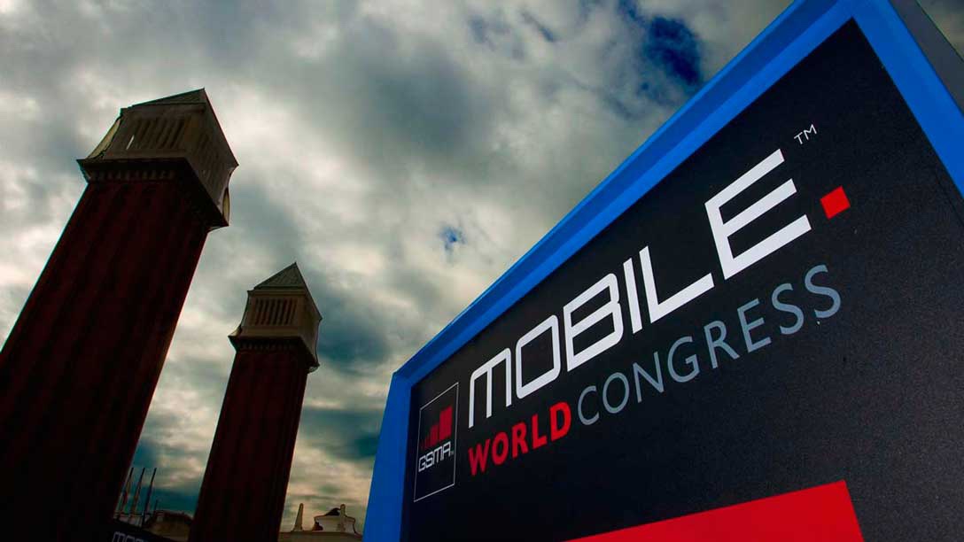 30 coches camino del World Mobile Congress