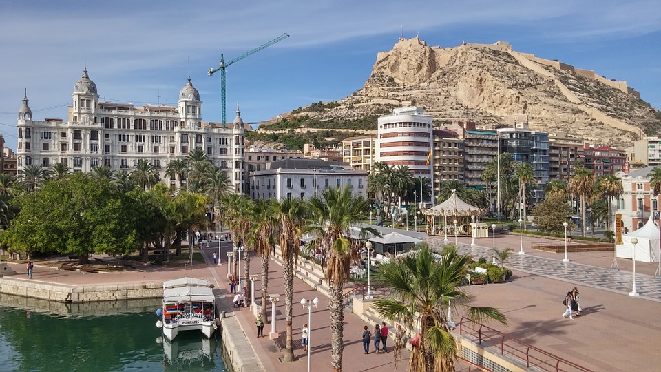 Viaje a Alicante, cómo moverse con comodidad