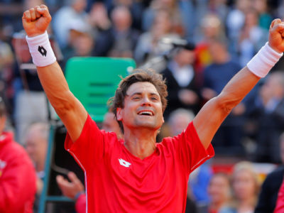 Ferrer clasifica a España para semifinales de la Davis tras una victoria épica