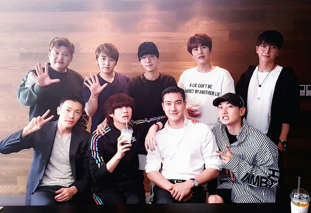 Donghae y Leeteuk de Super Junior, de Barcelona a Valencia 1