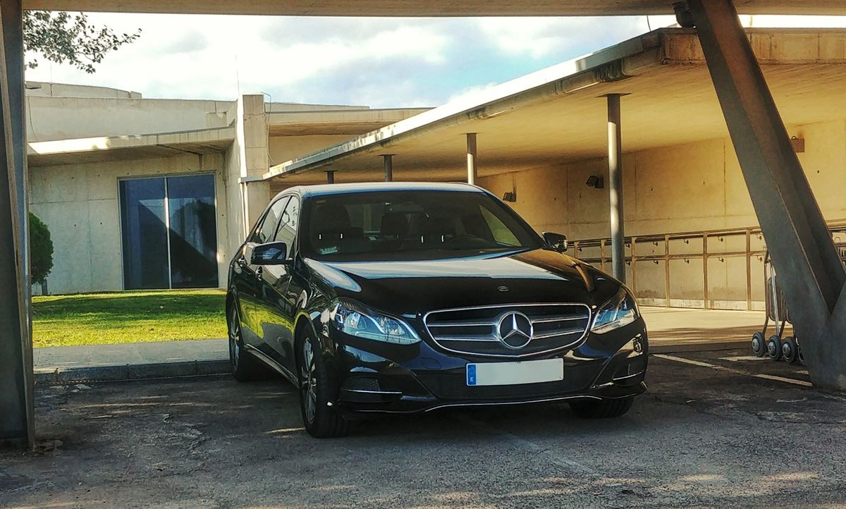 En Exclusive Cars somos especialistas en transportes para viajes de negocios 3