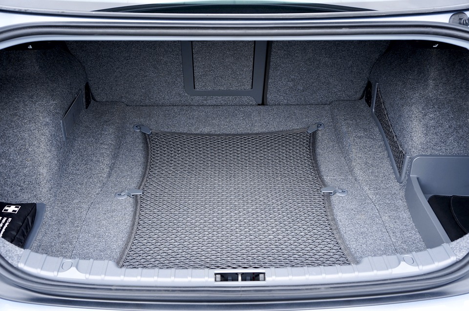 Cómo organizar un maletero para un viaje en coche