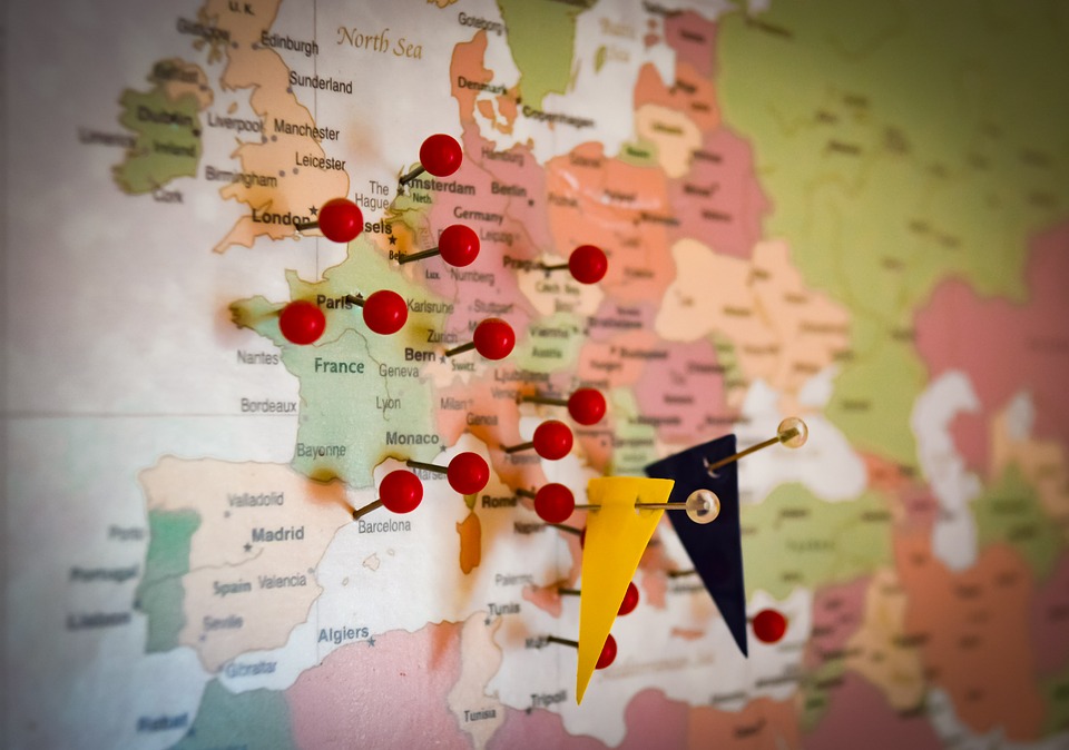 ¿Vas a viajar por Europa en Coche? Estos son los límites de velocidad