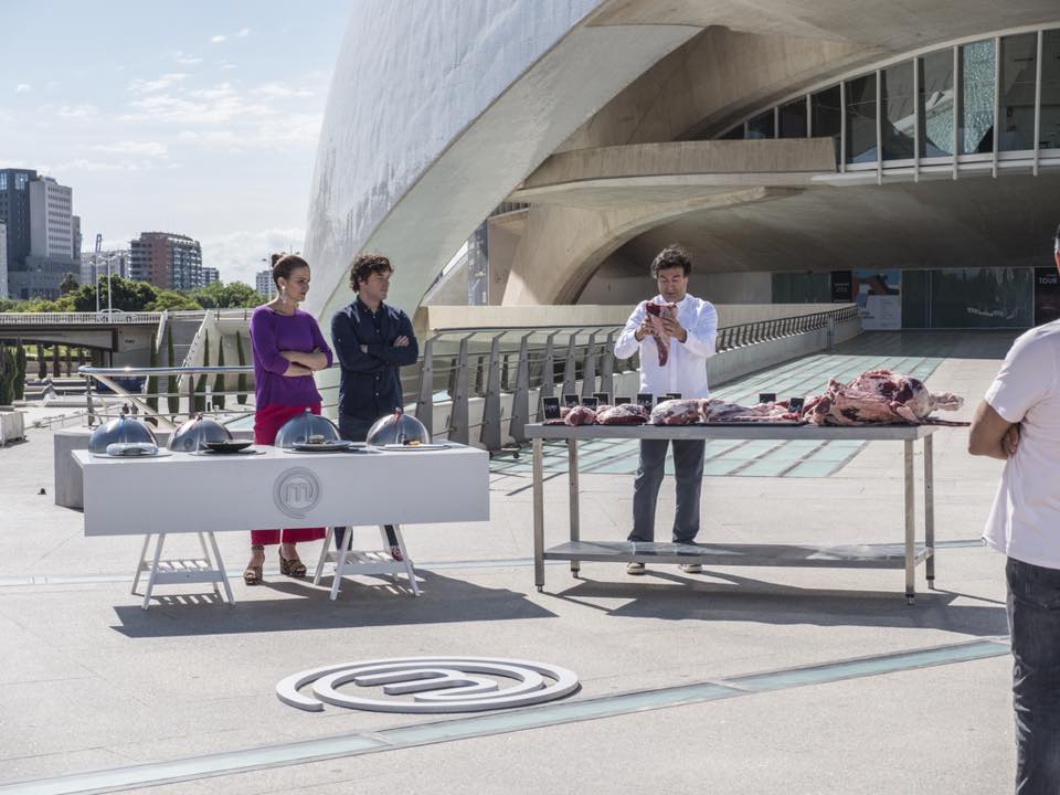 Master Chef Celebrity graba en Valencia ciudad en una cena homenaje a Raphael.