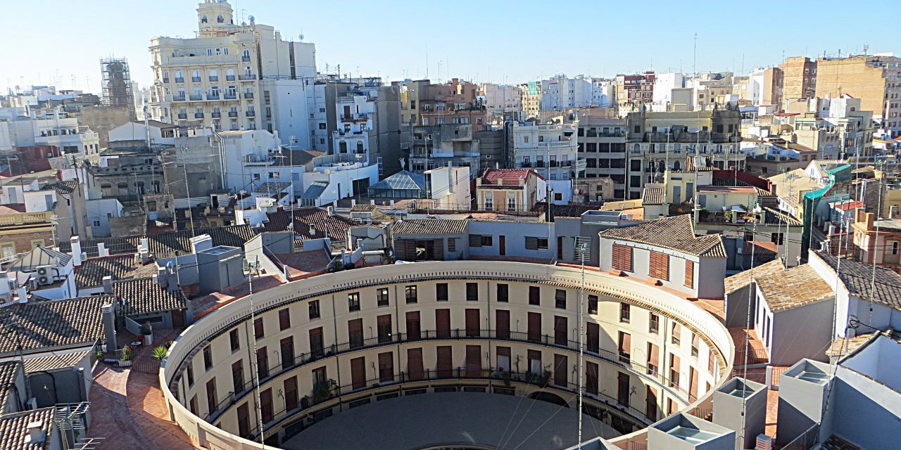 Razones para visitar la Plaza Redonda en un viaje a Valencia