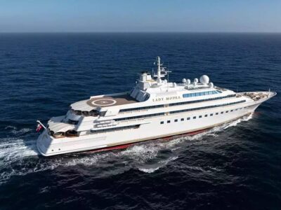 El lujoso yate ‘Lady Moura’ es visto en Valencia